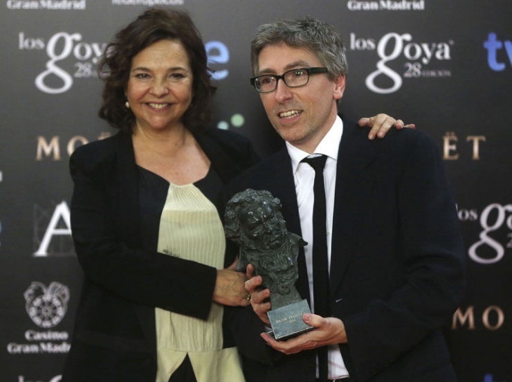 El realizador David Trueba tras recibir el Goya a la "Mejor dirección", por su trabajo "Vivir es facil con los ojos cerrados",