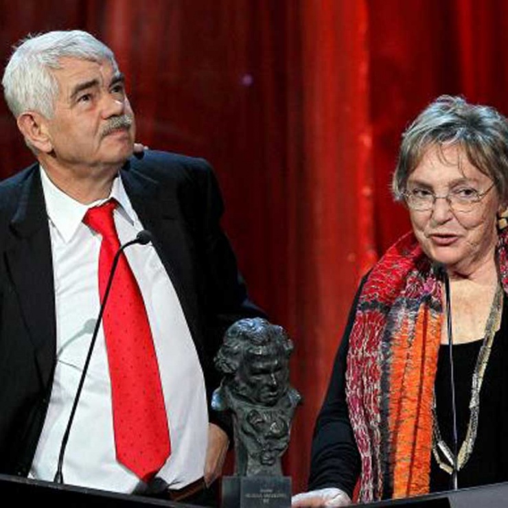 Maragall, acompañado de su mujer, recibe el Goya a la mejor película documental por "Bicicleta, cuchara, manzana"