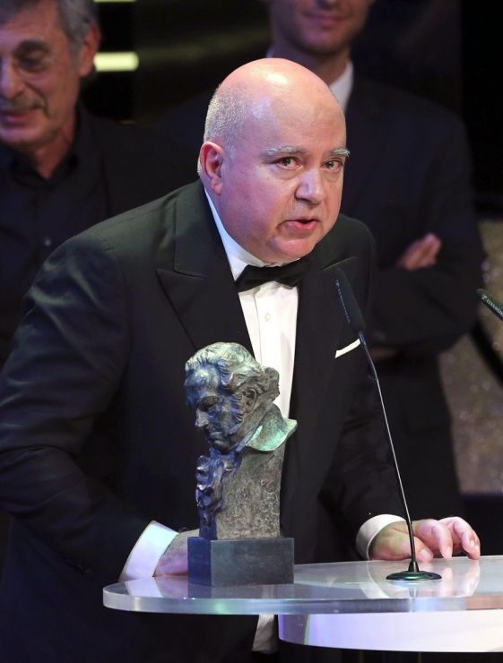 El productor Agustín Almodóvar tras recoger el premio a la Mejor Película Iberoamericana por "Relatos Salvajes"