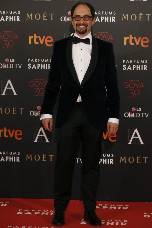 El actor Jordi Sánchez posa a su llegada a la ceremonia de los 30 edición de los Premios Goya que entrega la Academia de Cine, hoy en el Hotel Auditorium de Madrid.