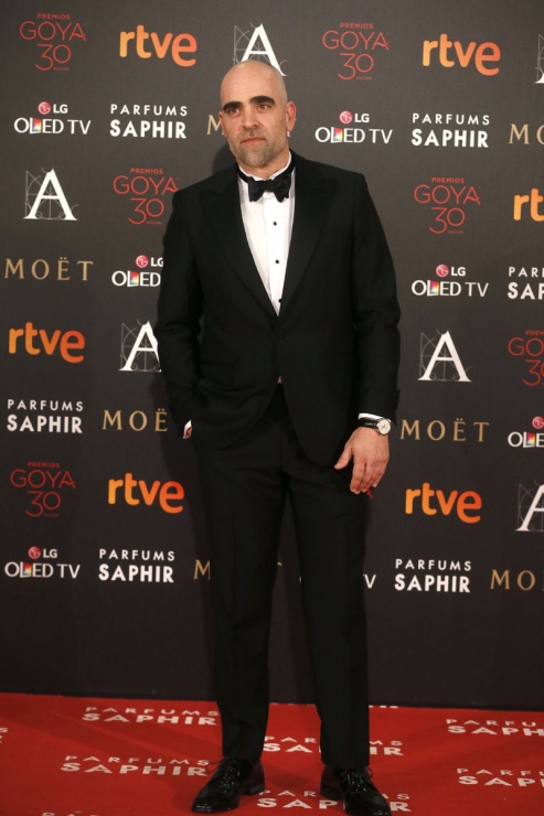 El actor Luis Tosar posa a su llegada a la ceremonia de la 30 edición de los Premios Goya, que entrega la Academia de Cine, celebrada esta noche en el Hotel Auditorium de Madrid. EFE/Juanjo Martín