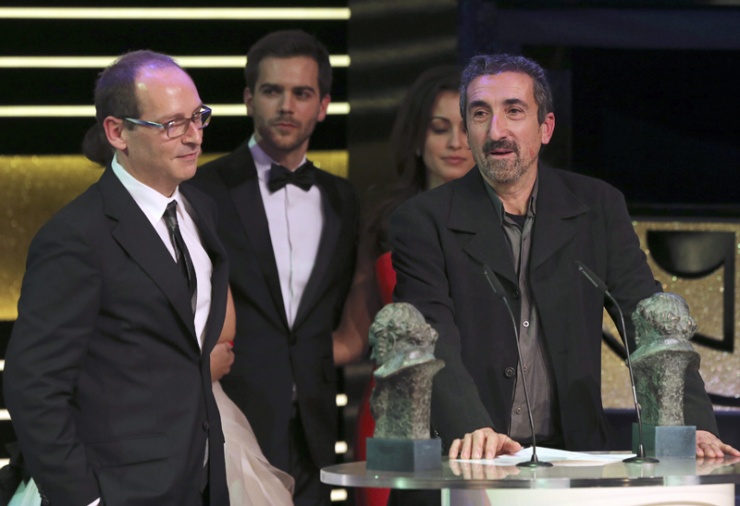 Ral Romanillos (d) y Guillermo Orbe reciben el Goya a los mejores Efectos Especiales, por "El nio"