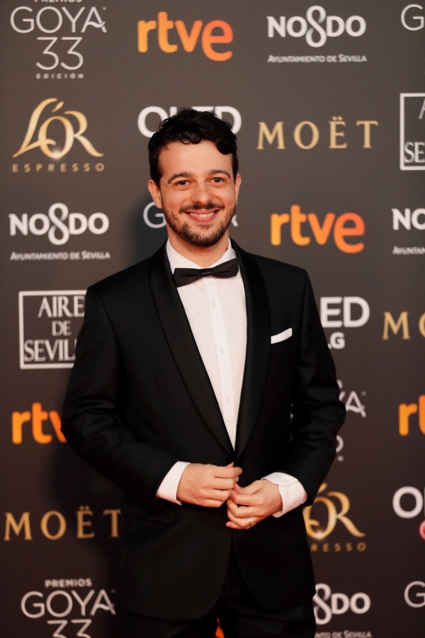 El actor Fernando Tielve posa a su llegada a la alfombra roja de los Premios Goya 2019