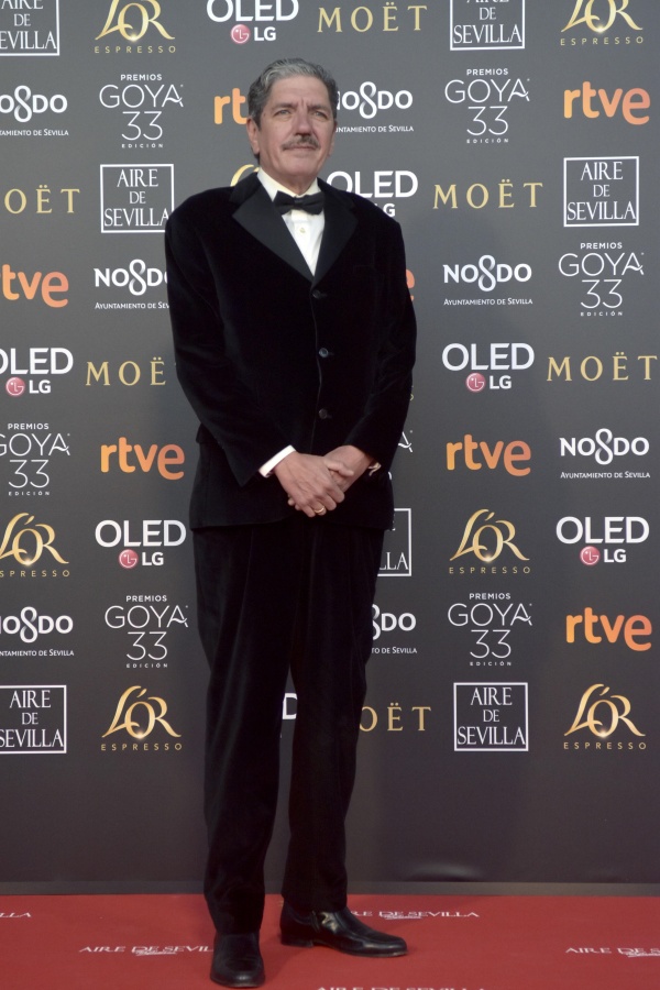 El actor Antonio Dechent posa a su llegada a la alfombra roja de los Premios Goya 2019