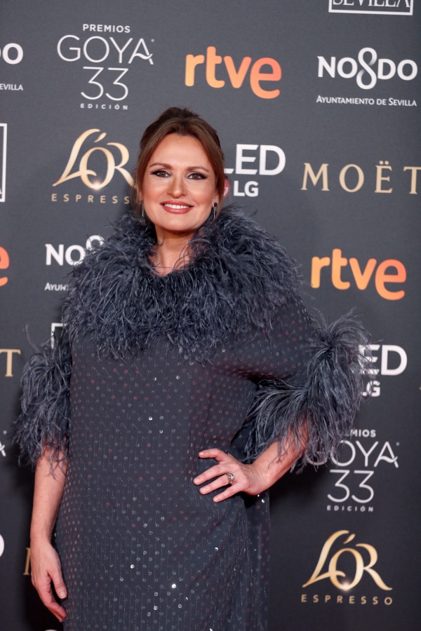 La soprano Ainhoa Arteta posa a su llegada a la alfombra roja de los Premios Goya 2019