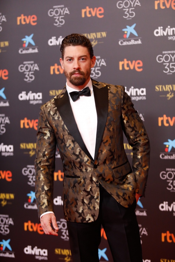 El actor Adrián Lastra en la alfombra roja de los Premios Goya 2021.