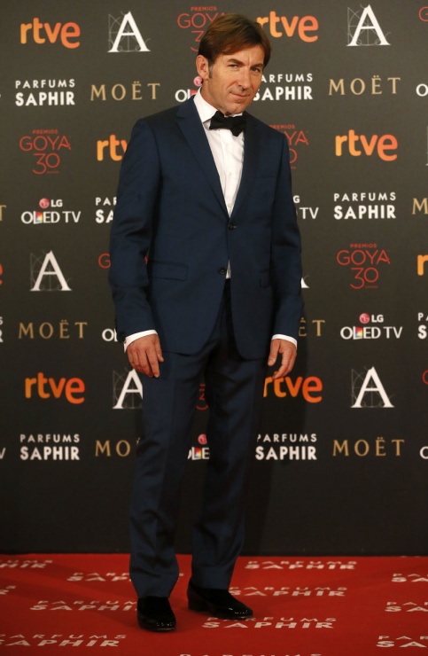 El actor Antonio de la Torre posa a su llegada a la ceremonia de la 30 edición de los Premios Goya, que entrega la Academia de Cine, celebrada esta noche en el Hotel Auditorium de Madrid. EFE/Juanjo Martín