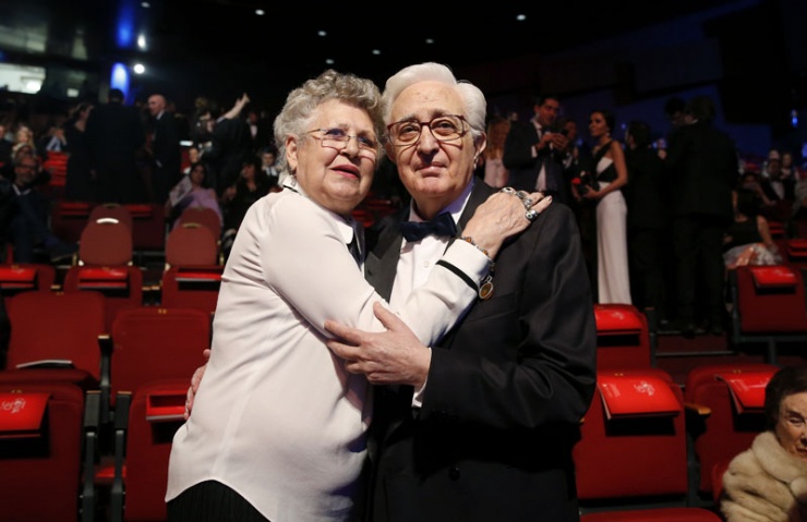 El director y productor Mariano Ozores, que recibirá el Goya de Honor, junto a la actriz Pilar Bardem, antes del comienzo de la ceremonia de la 30 edición de los Premios Goya, que entrega la Academia de Cine, celebrada esta noche en el Hotel Auditorium de Madrid. EFE/Ballesteros