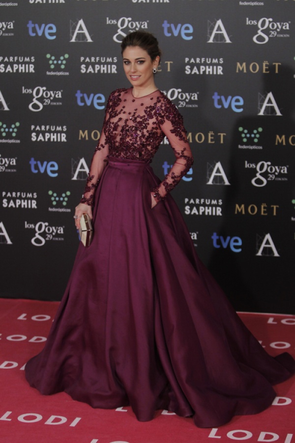 Blanca Suárez triunfó en la alfombra roja de los Premios Goya 2015 con este vestido corte princesa en color morado.