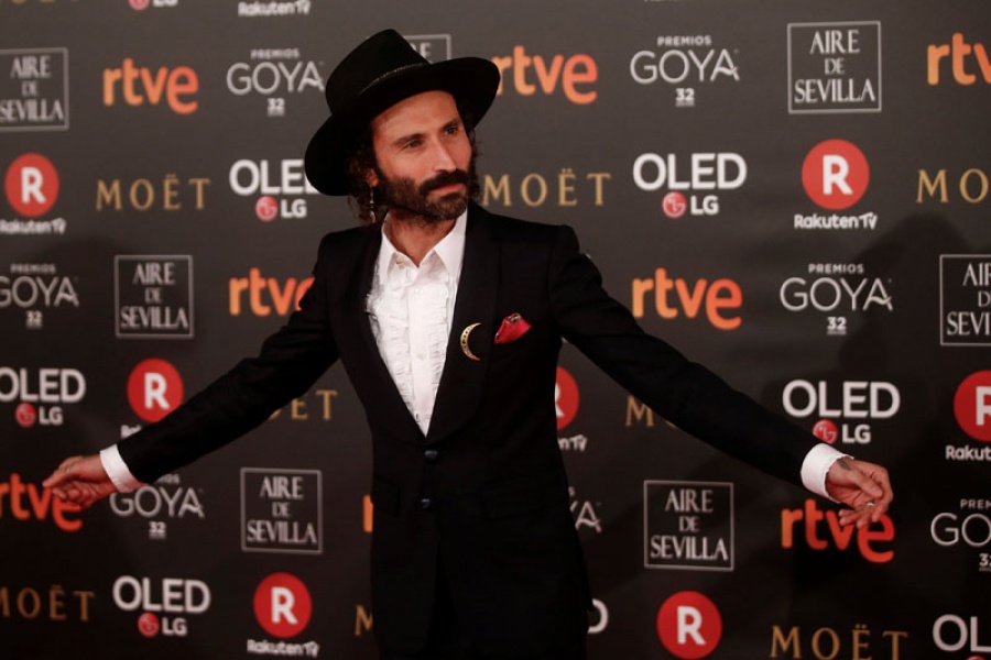 Singer Leiva, en la alfombra roja de los Premios Goya 2018