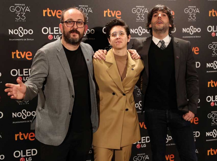 Los directores de &quot;Superlopez&quot;, Borja Cobeaga (i) y Diego San José, nominados en la categoría de &quot;Mejor guión adaptado&quot;, y Laura Pedro, nominada a &quot;Mejores efectos especiales&quot;
