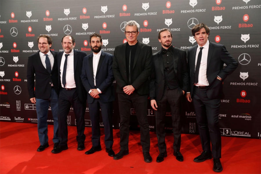 El  equipo de la serie &quot;El da de maana&quot;, en la alfombra roja de los Premios Feroz 2019
