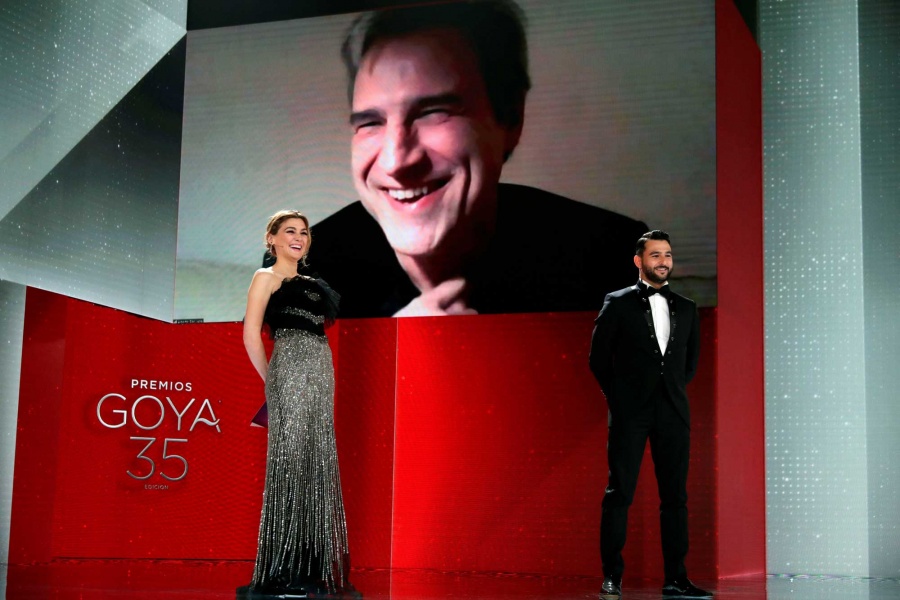 Los ganadores de los Goya: Alberto San Juan celebra su victoria en los Premios Goya 2021.