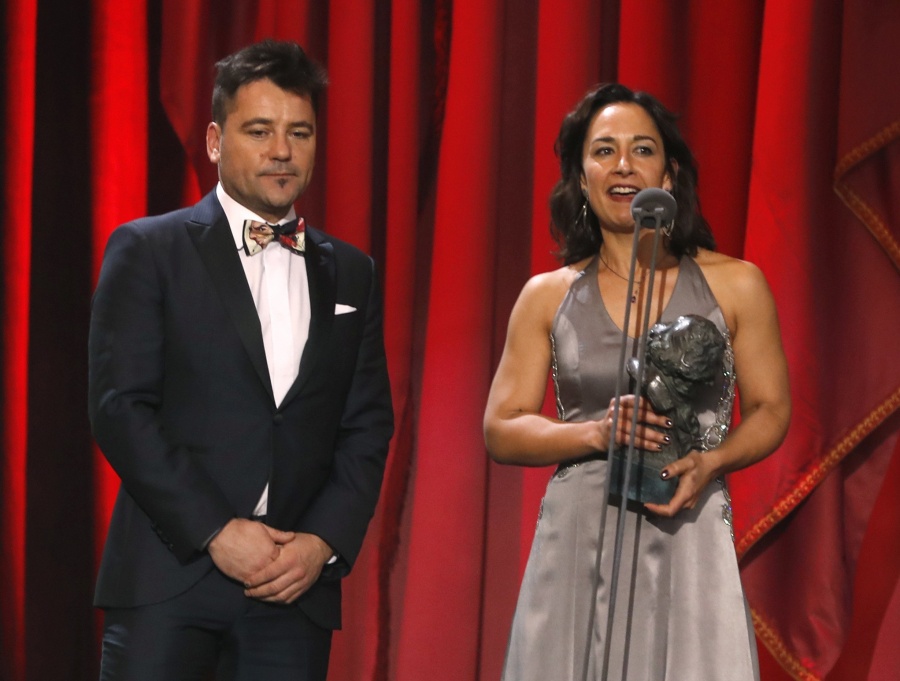 Amaya Remirez y Raúl de la Fuente tras recibir el galardón a &quot;Mejor película de animación&quot;
