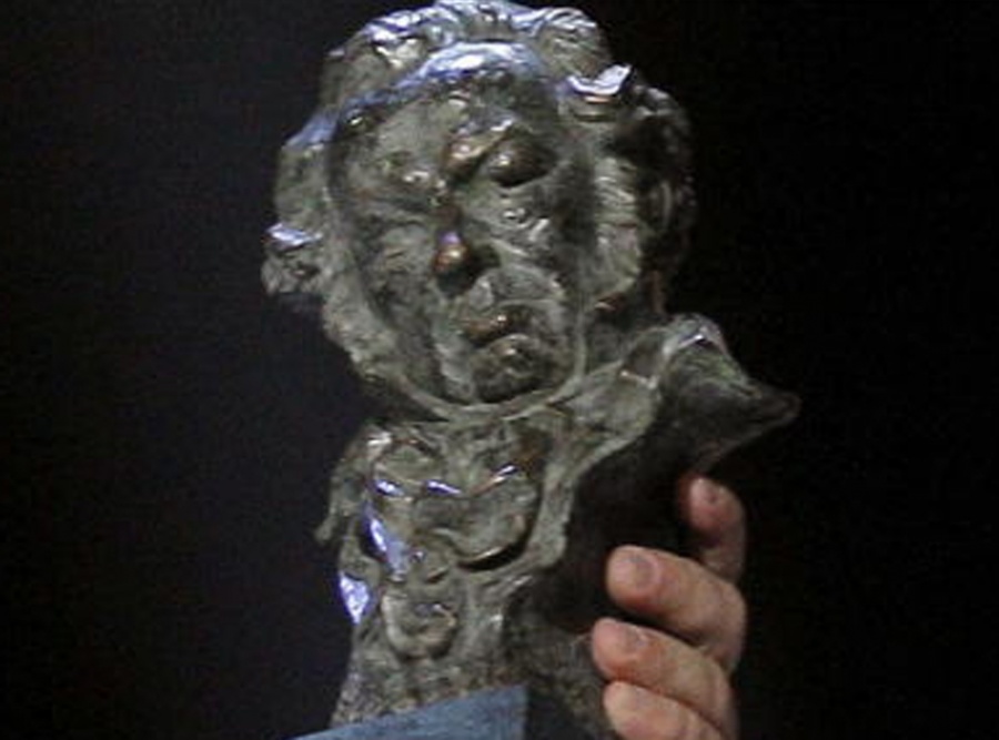 De qu material est hecho el busto de los Premios Goya?
