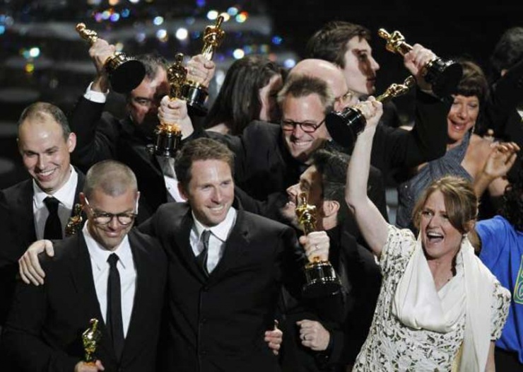 Melissa Leo, ganadora del Oscar a la mejor actriz secundaria por "The Fighter" y otros de los premiados.