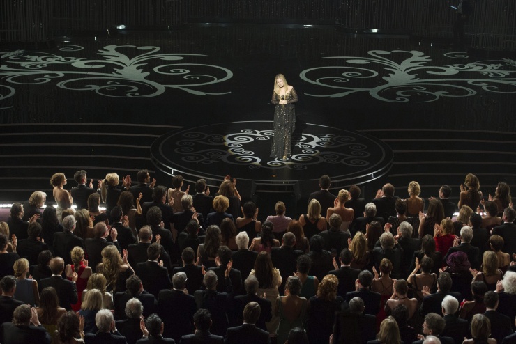 Actuacin de Barbara Streisand duranta la gala de entrega de los Oscars.