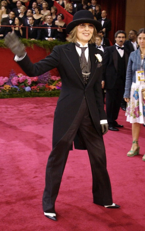 El 'look' masculino de Diane Keaton en la gala de 2004 sorprendió a propios y extraño y dio mucho que hablar, en general para mal.