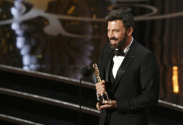 Ben Affleck con el Oscar a la mejor película por Argo