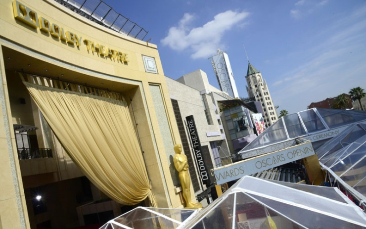 Los Oscars calientan motores en una edicin rodeada de polmica