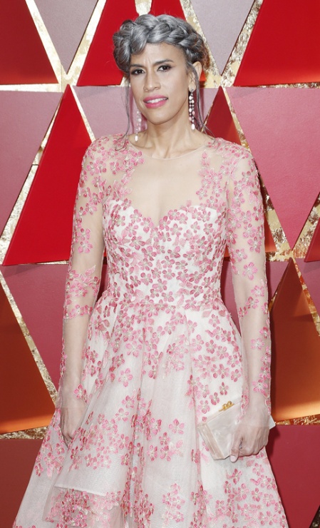 Mimi Valdés no acertó con su vestido y su peinado en la alfombra roja de los Oscars 2017
