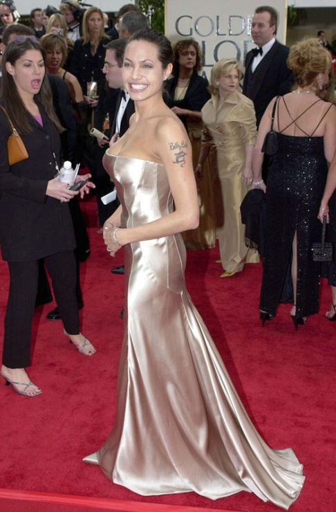Angelina Jolie, en la alfombra roja de los Globos de Oro 2001