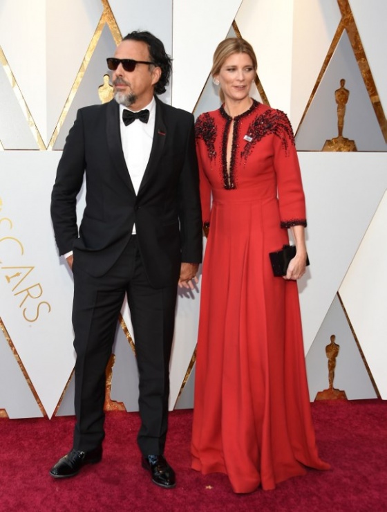 Alejandro Gonzalez Iarritu y Maria Eladia Hagerman en la alfombra roja de los Oscars 2018