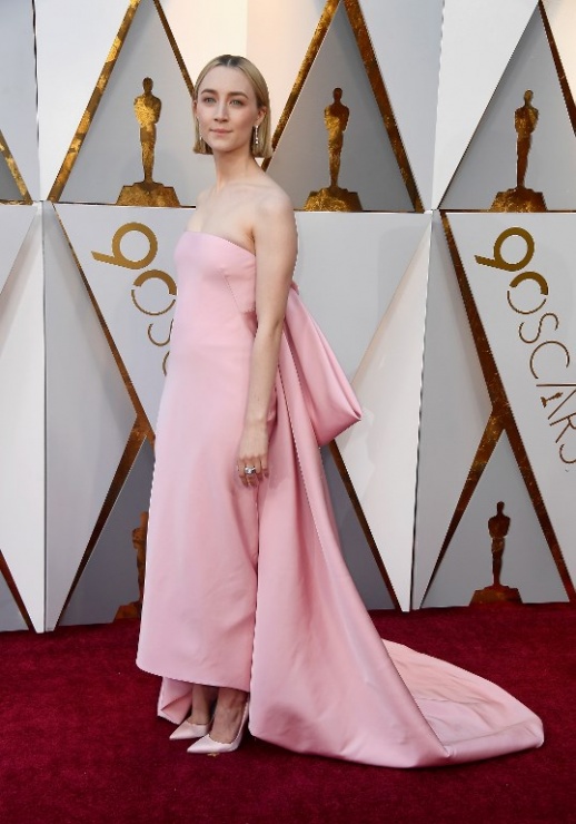 Saoirse Ronan en la alfombra roja de los Oscars 2018