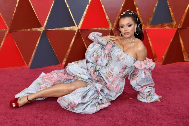 Adra Day, una de las  peores vestidas de la alfombra roja de los Oscars 2018