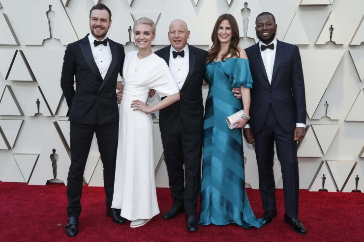 Ed Perkins, Jonathan Chinn y Cornelius Walker , en la alfombra roja de los Oscars 2019