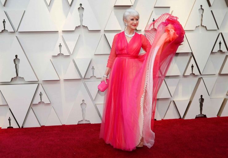 Helen Mirren, en la alfomra roja de los Oscars