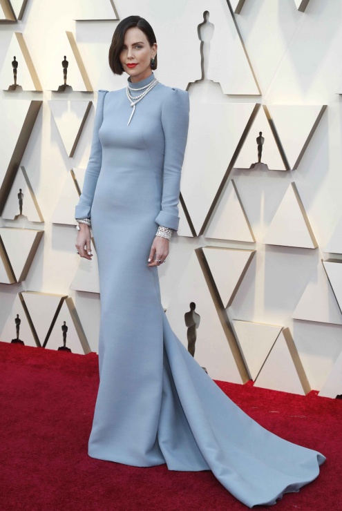 Charlize Theron, en la alfombra roja de los Oscars 2019