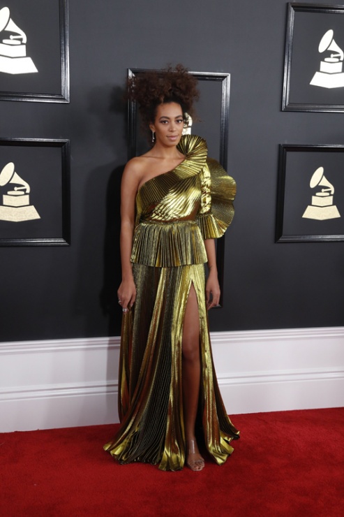 Solange-Knowles en la alfombra roja de los Grammy 2017