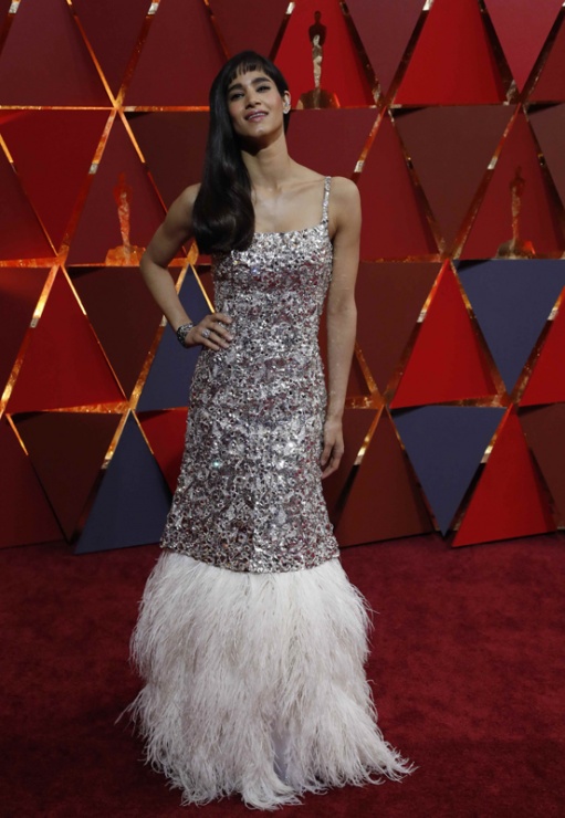 Sofía Boutella en la alfombra roja de los Oscars 2017