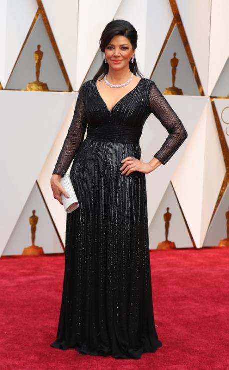 Shohreh Aghdashloo  en la alfombra roja de los Oscars 2017