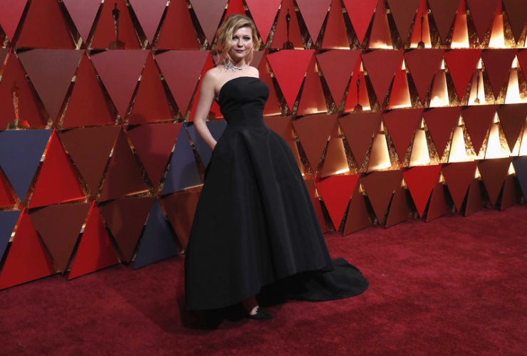 Kirsten Dunst en la alfombra roja de los Oscars 2017