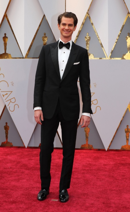 Andrew Garfield a su llegada a la alfombra roja de los Oscars 2017