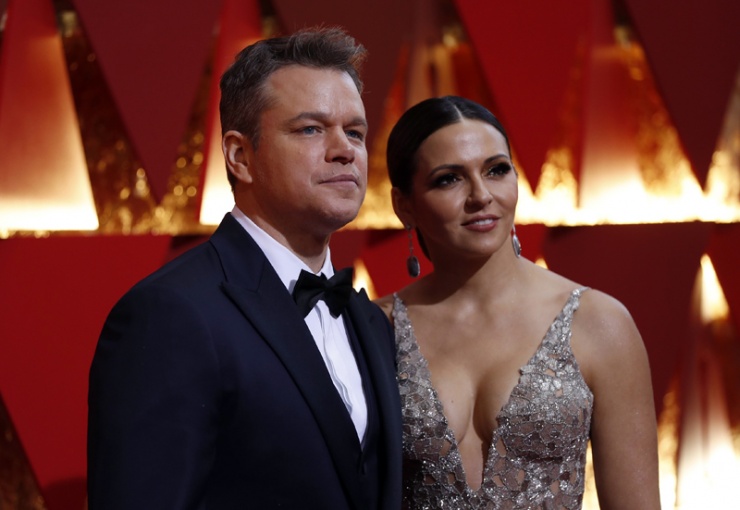 Matt Damon y su mujer en la alfombra roja de los Oscars 2017