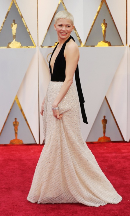 Michelle Williams en la alfombra roja de los Oscars 2017
