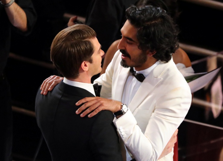 Andrew Garfield y Dev Patel en la gala de los Oscars 2017