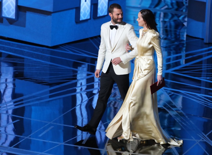 Jamie Dornan y Dakota Johnson en la gala de los Oscars 2017