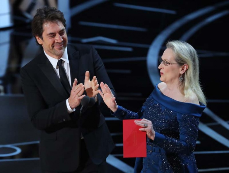 Javier Bardem junto a Meryl Streep en la gala de los Oscars 2017