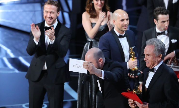 'Moonlight' se alza con el Oscar a la mejor película tras un grave error de la Academia que dio el galardón a 'La la land'.