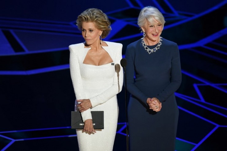 Jane Fonda y Helen Mirren presentan el Oscar al mejor actor.