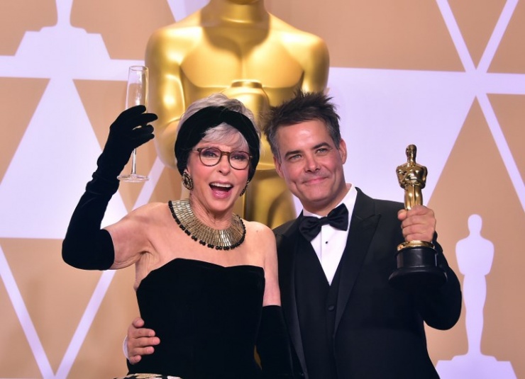 Rita Moreno y el director Sebastián Lelio, ganadores del Oscar 2018 a Mejor Película de Habla No Inglesa