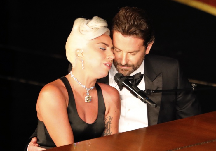 Lady Gaga y Bradley Cooper en la actuación de los Oscar 2019.