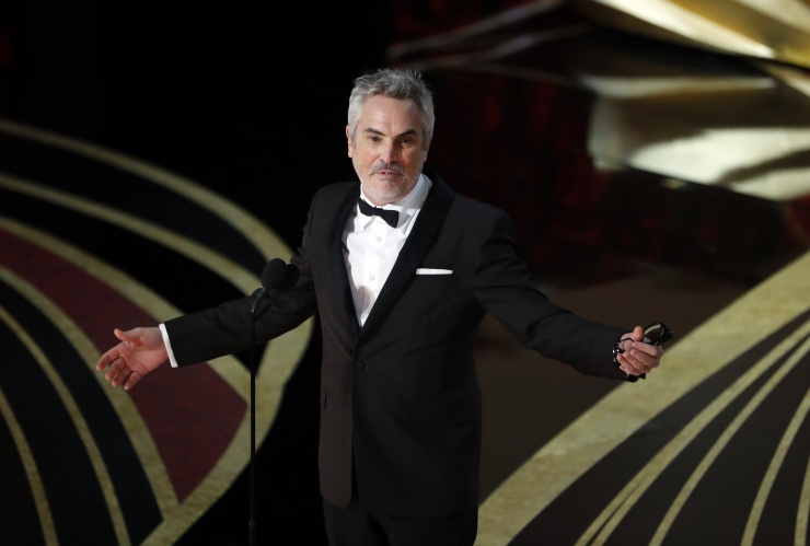 Alfonso Cuarón tras recibir el Oscar a Mejor dirección.