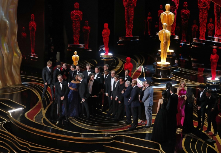 El elenco de 'Green Book' recoge el Oscar a la mejor película.