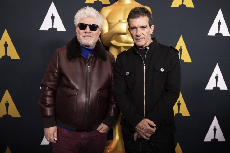 Antonio Banderas y Pedro Almodóvar acudieron juntos a un evento en la sede de la Academia de Hollywood de Los Ángeles (EE.UU.) para reunirse con el resto de nominados en el apartado de película internacional.