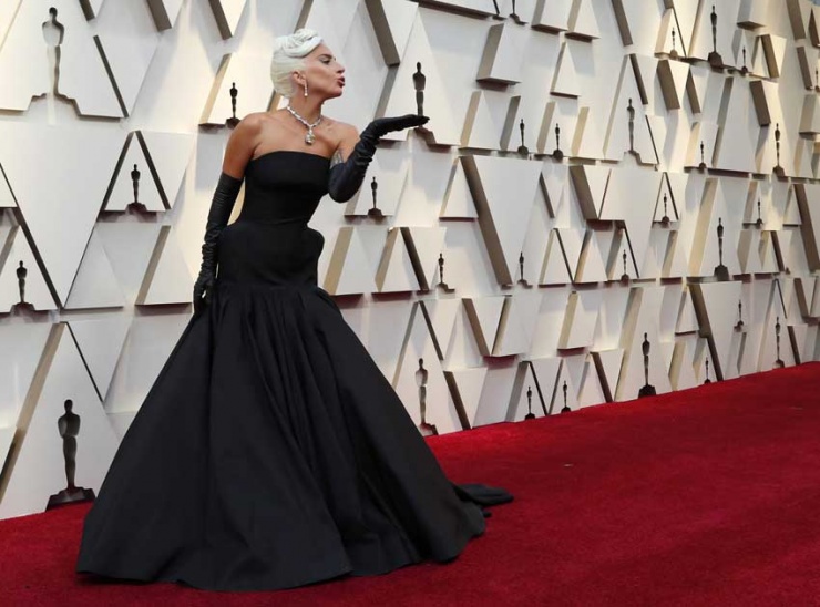 Lady Gaga deslumbra en la alfombra roja de los Oscars 2019 con un diamante gigante